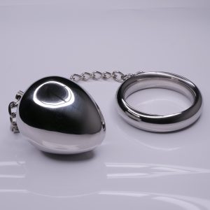 Cockring 5cm avec son œuf de 610 grammes attaché à une chaîne en acier inoxydable