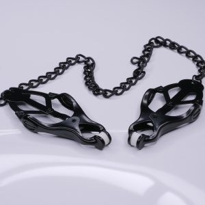 Pinces à Seins Trèfle Japonais noires en Acier Inoxydable avec Chaîne