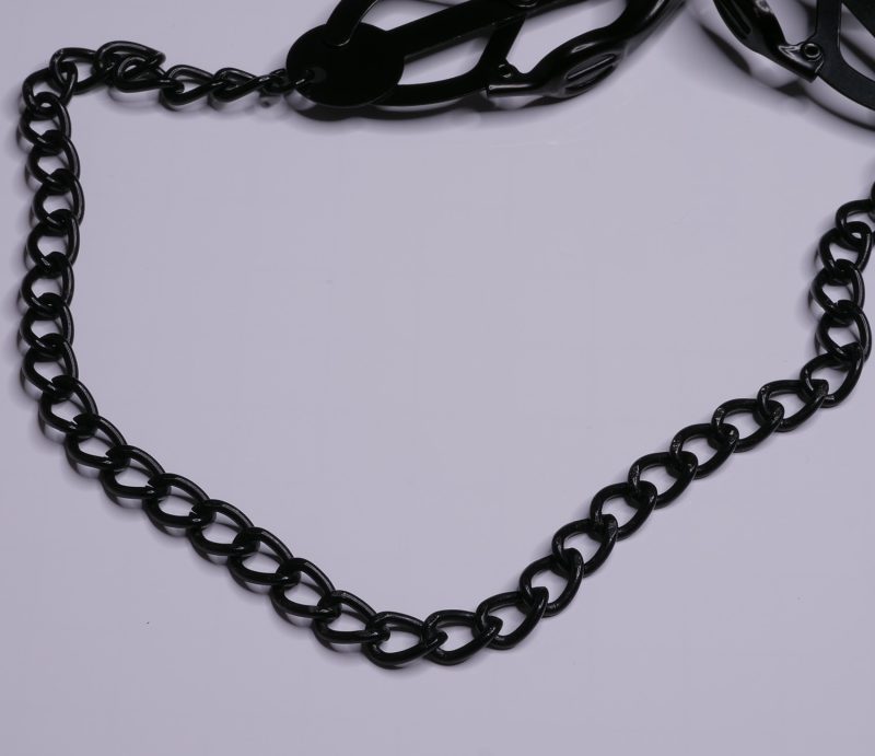 Pinces à Seins Trèfle Japonais noires en Acier Inoxydable avec Chaîne